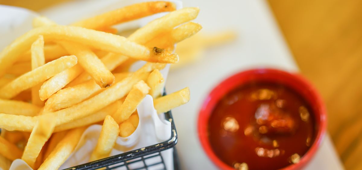 La acrilamida está presente en alimentos que consumimos con total normalidad como las patatas fritas.