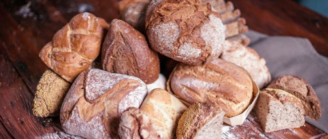 Un pan elaborado artesanalmente y con el tiempo suficiente de fermentación, tiene mucho más peso que el preparado de manera industrial con impulsores químicos