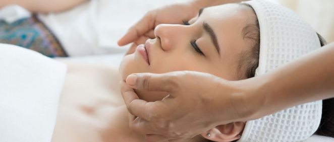 El masaje facial permite rejuvenecer, hidratar y reestructurar el tono y la vitalidad de la piel