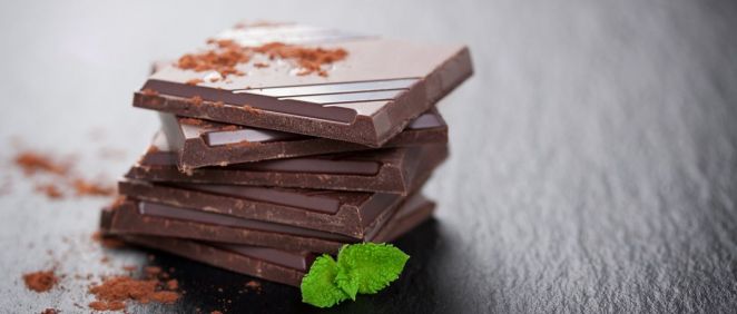 El chocolate negro es un alimento que proporciona suavidad e hidratación a la piel