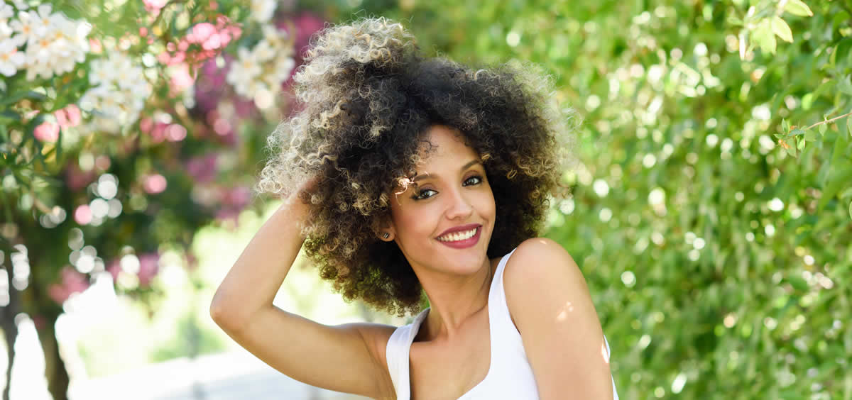 La terapia capilar reconstruye y aporta brillo y salud al cabello