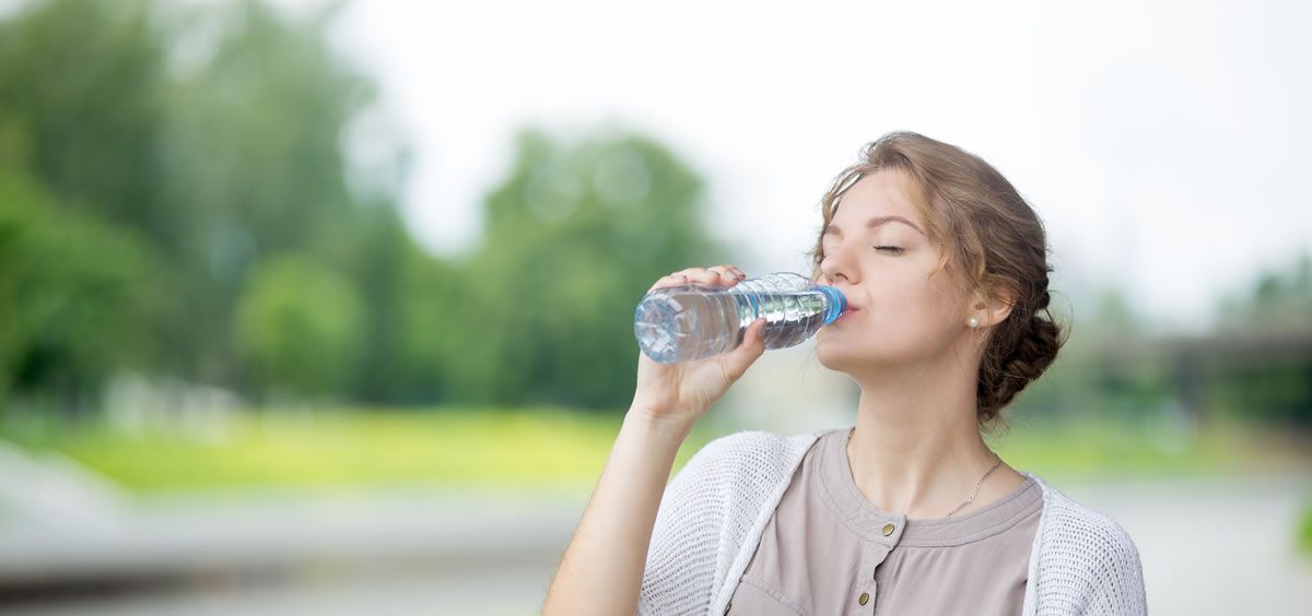 El agua reduce el apetito y aumenta la quema de calorías