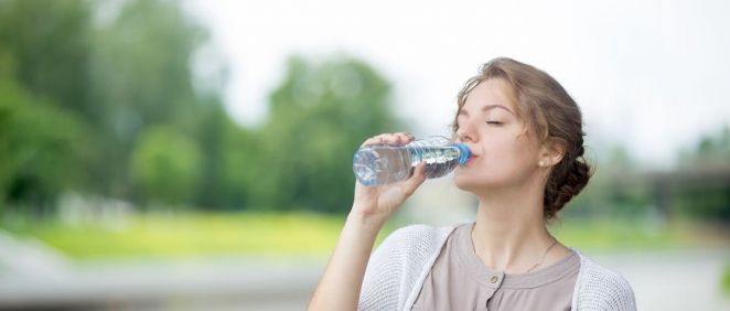 El agua reduce el apetito y aumenta la quema de calorías