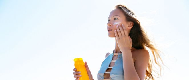 Usa correctamente el protector solar y cuida tu piel de los rayos del sol.