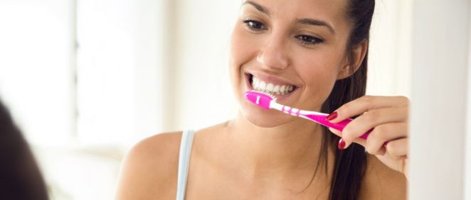 Descubre los secretos para mantener los dientes sanos en verano
