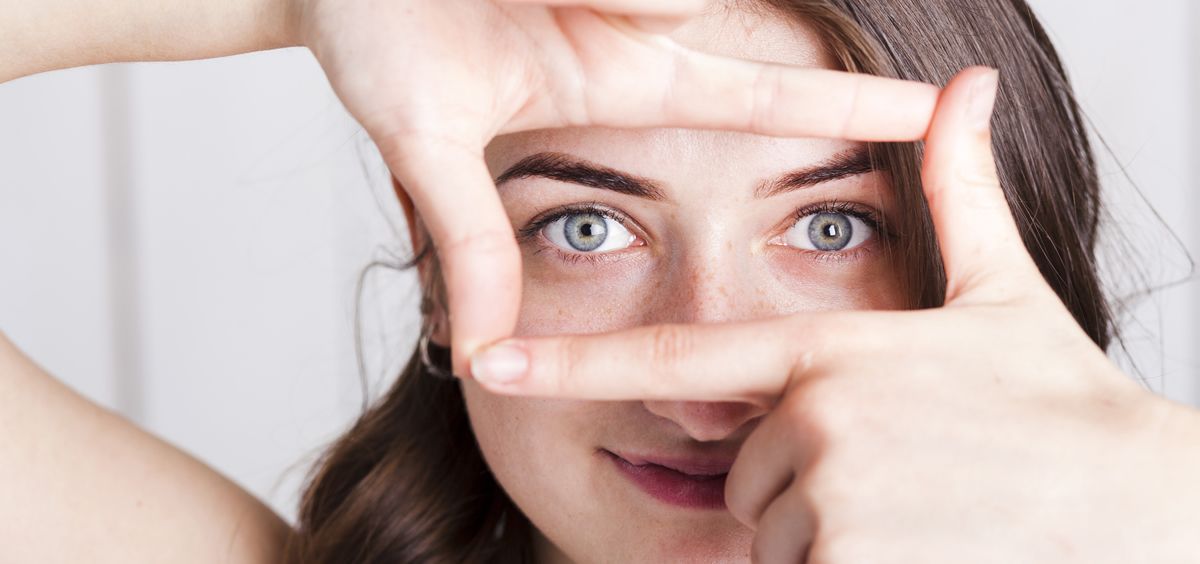 Los primeros signos de la edad aparecen en la zona del contorno de los ojos