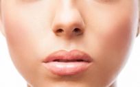 Este tratamiento corrige ciertas imperfecciones en la nariz con infiltraciones de sustancias de relleno