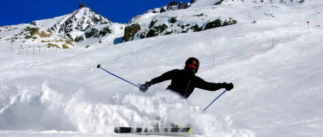 Esquiar es una de las actividades más practicadas por los amantes de los deportes de invierno