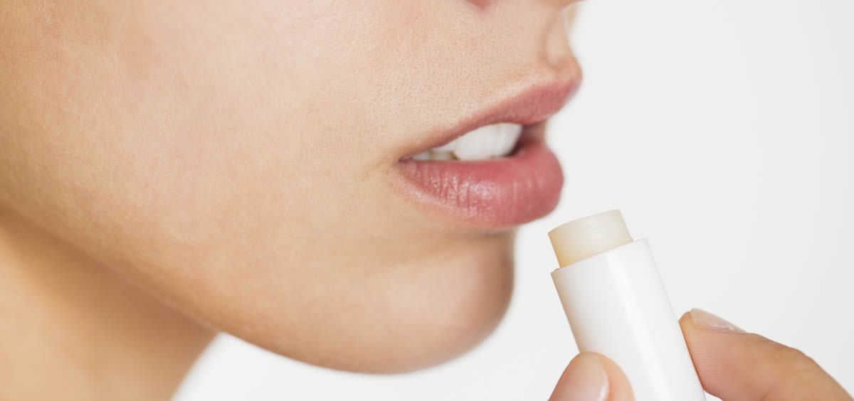 Es muy importante utilizar de forma habitual un buen exfoliante para los labios
