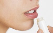 Es muy importante utilizar de forma habitual un buen exfoliante para los labios