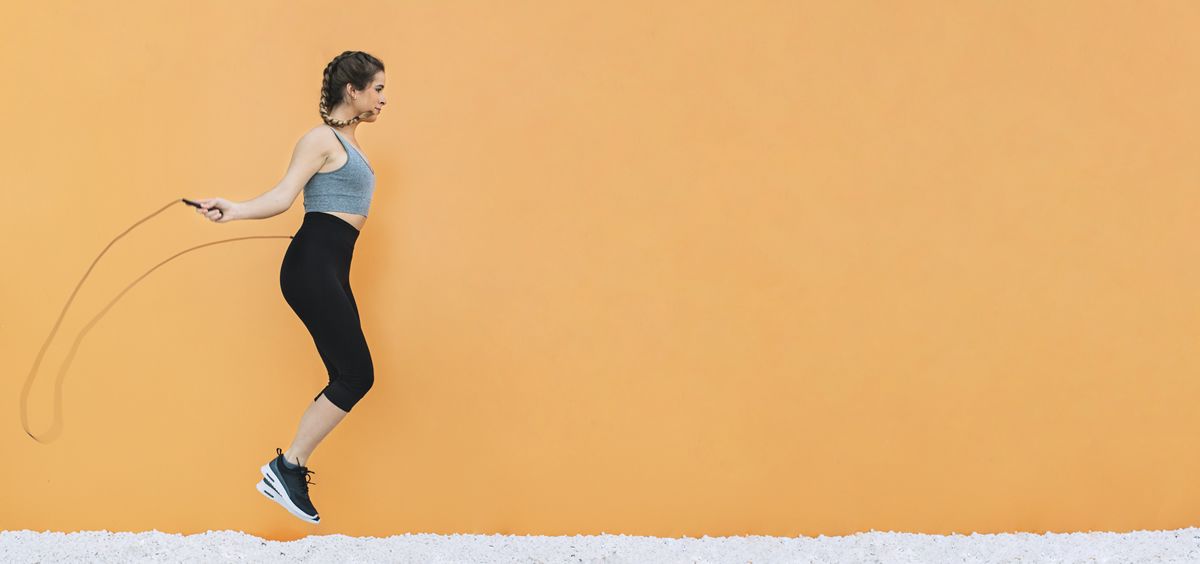 Saltar a la comba es un ejercicio con múltiples beneficios para el cuerpo