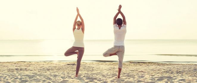 Practicar yoga en pareja es muy reconfortante