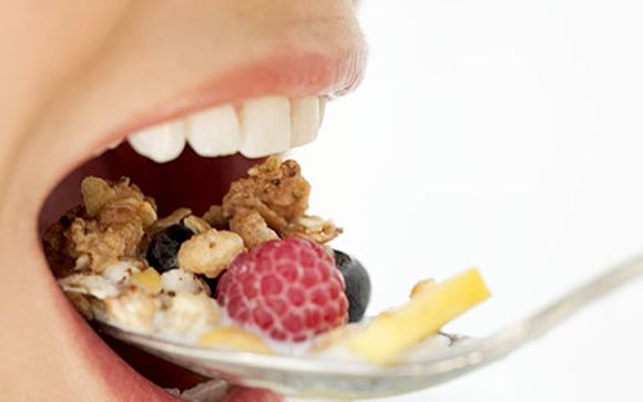 Por qué es mejor comer despacio y masticar más?