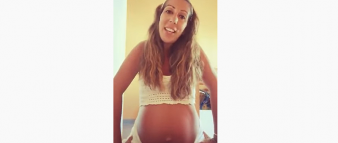 Beatriz, enfermera y embarazada, anima a otras mamás a vacunarse contra la Covid 19. (Foto. YouTube La Voz de Almería)