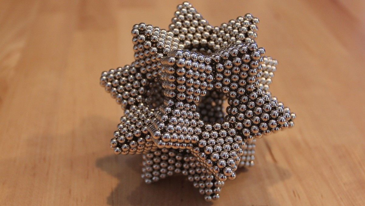 Estrella realizada con bolas magnéticas (Foto. Pixabay)