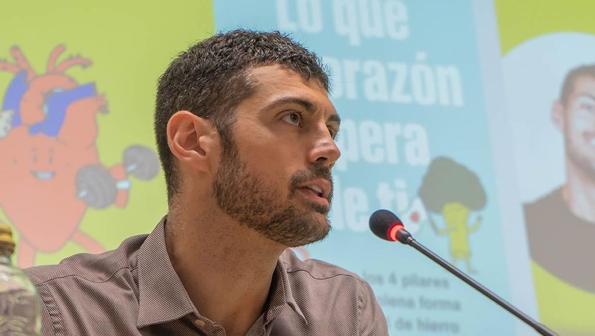 Jose Abellan durante la presentación de su libro (Fuente: Instagram doctorabellan)