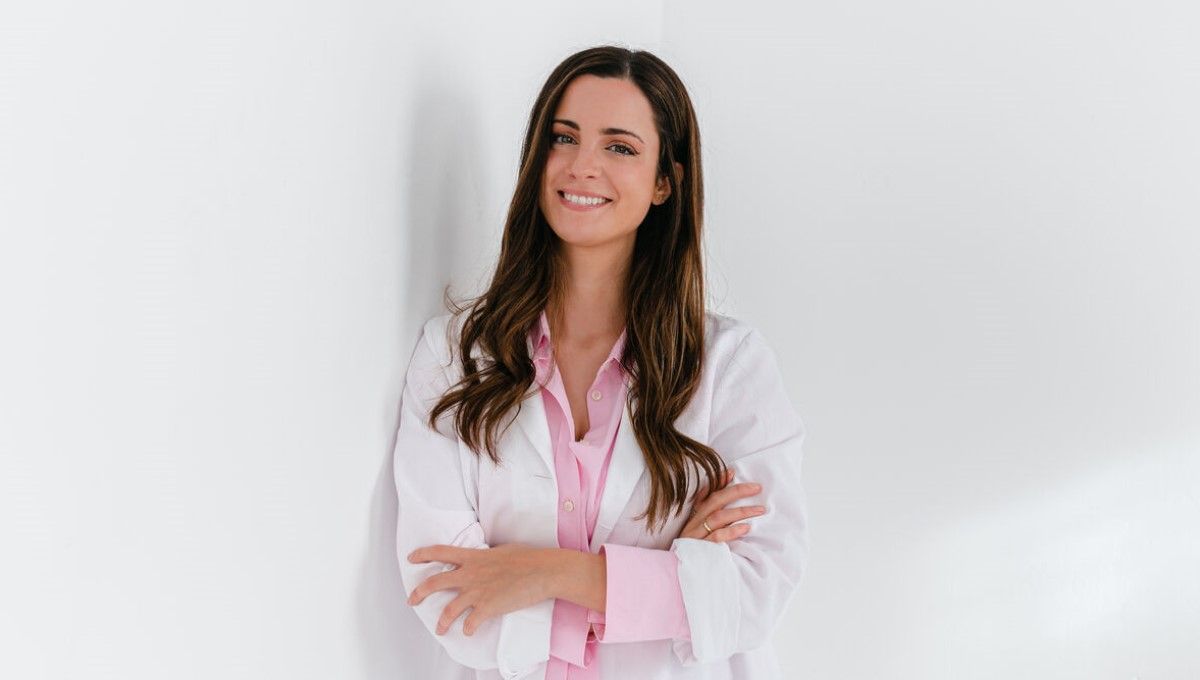 La Dra. Lorena Serrano, especialista en Ginecología y Obstetricia y divulgadora en internet en @hello.gyn (Foto. Umami Brands)