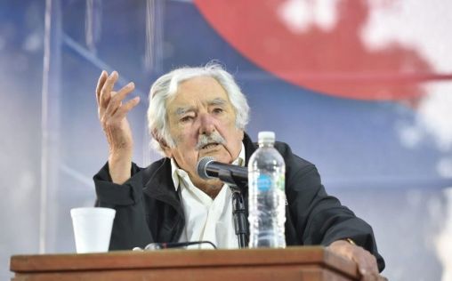 El expresidente uruguayo Pepe Mujica anuncia que tiene un tumor en el esófago "doblemente complejo"