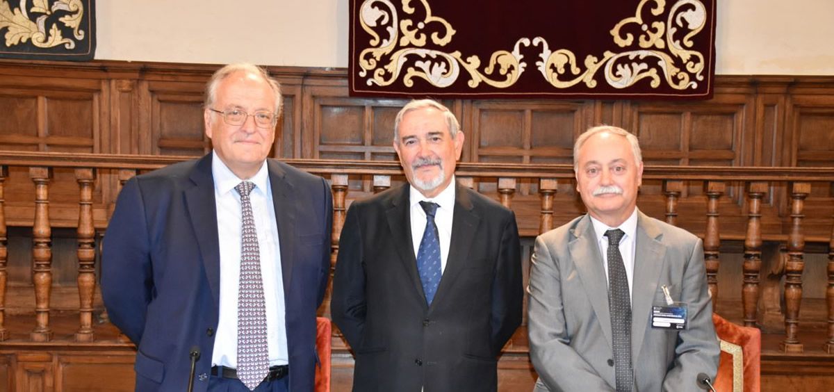De izq. a dcha., Melchor Álvarez de Mon, Santiago Coca Menchero y Augusto Silva (ConSalud)