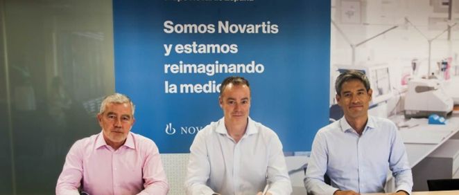 Firma entre Novartis y la Sociedad Canaria de Neurología (Foto. Novartis)