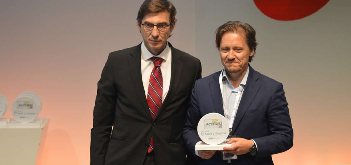 Pedro Cerezo en la recogida del premio (Foto. ECSalud)