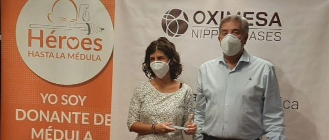 Responsables de Oximesa y 'Heroes hasta la Medula' durante una iniciativa conjunta.