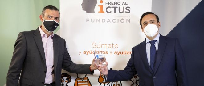De izq. a dcha., Julio Agredano, presidente de la Fundación Freno al Ictus y Eduardo Pastor, presidente de Cofares.