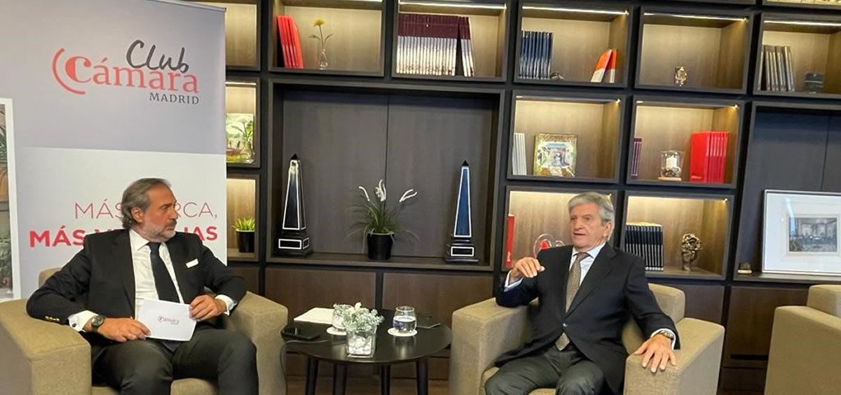 El presidente de la Cámara de Comercio de Madrid, Ángel Asensio; y el consejero delegado de Asisa, Enrique de Porres