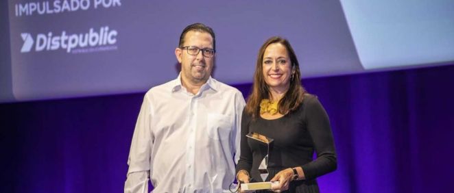 La directora de Comunicación, Márketing y Responsabilidad Social Corporativa (RSC) de Ribera, Angélica Alarcón, recogió el galardón