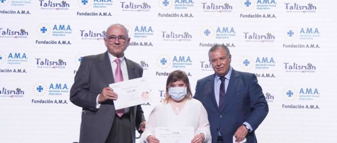 Premio de la Fundación A.M.A. a la Asociación Talismán por su proyecto 'Ciencia con Capacidad'. (Foto. A.M.A.)