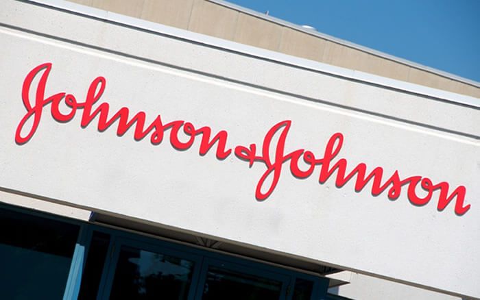 Johnson & Johnson, obligada a pagar 1000 millones de dólares por sus implantes de cadera