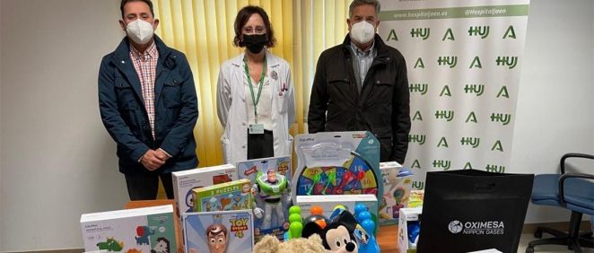Oximesa colabora con el Hospital Universitario de Jaén entregando juguetes a los más pequeños