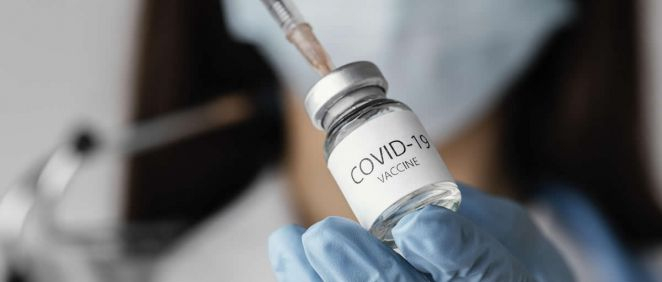 Vacunación contra la Covid-19 (Foto: Freepik)