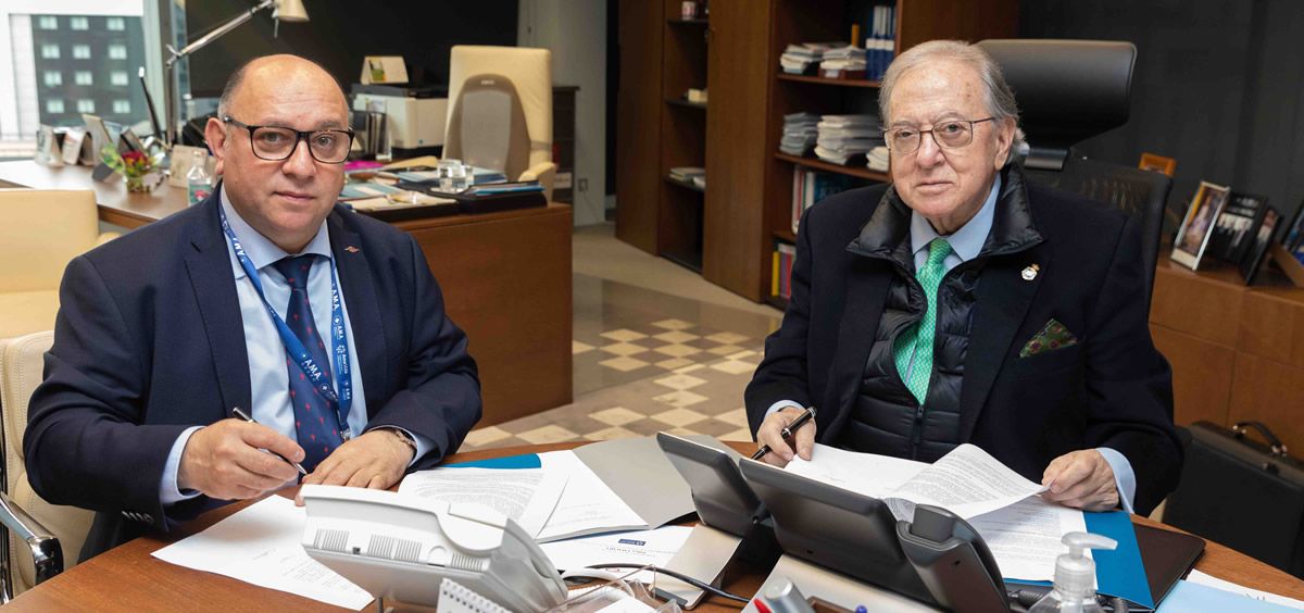 El presidente del Colegio gallego, Avelino J. Sanmartín; y el presidente de AMA Vida, Diego Murillo. (Foto. AMA) 