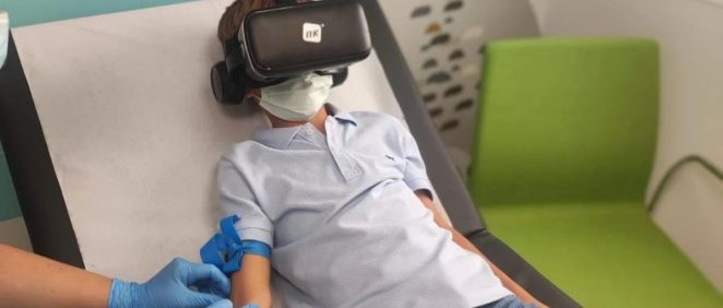 Gafas de realidad virtual en el Hospital Quirónsalud Santa Cristina (Foto. Quirónsalud)