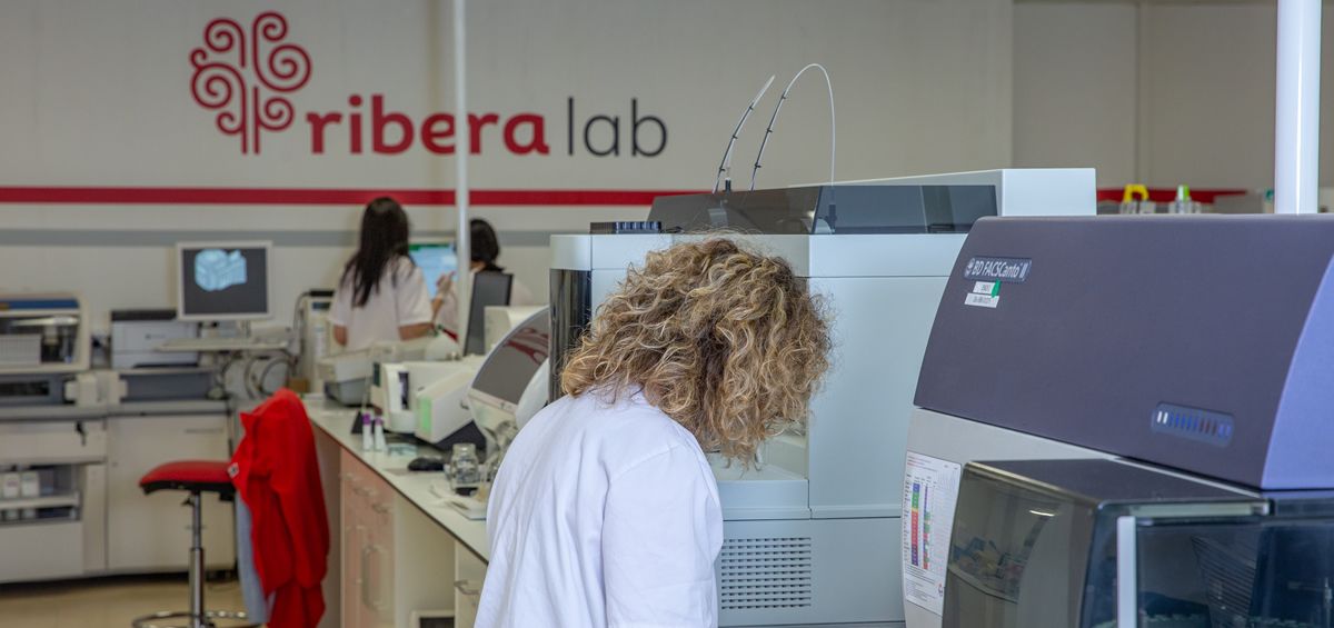 Profesionales del grupo Ribera en su laboratorio central (Foto. Ribera)
