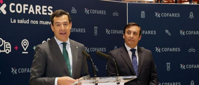 Juanma Moreno, presidente de la Junta de Andalucía, y Eduardo Pastor, presidente de Cofares (Foto. Cofares)