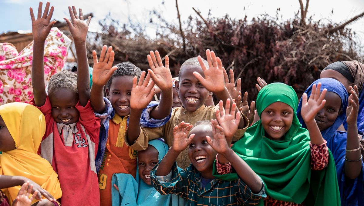 Grupo de niños durante una sesión de vacunación en Etiopía (Foto. GSK)