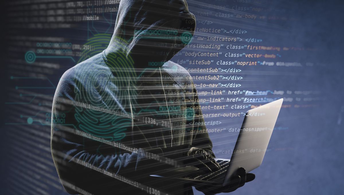 Hacker con ordenador (Foto: Freepik)