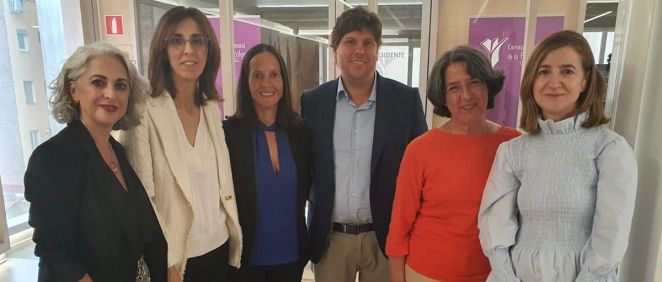 Macarena Gálvez, Paula Martínez, Arantxa Duque, Vicente Andreu, Ángela Alonso y María Tormo (Foto. Fundación ASISA)