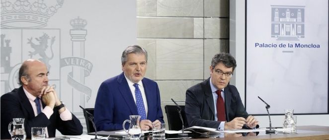 Méndez de Vigo, De Guindos y Nadal durante el Consejo de Ministros.