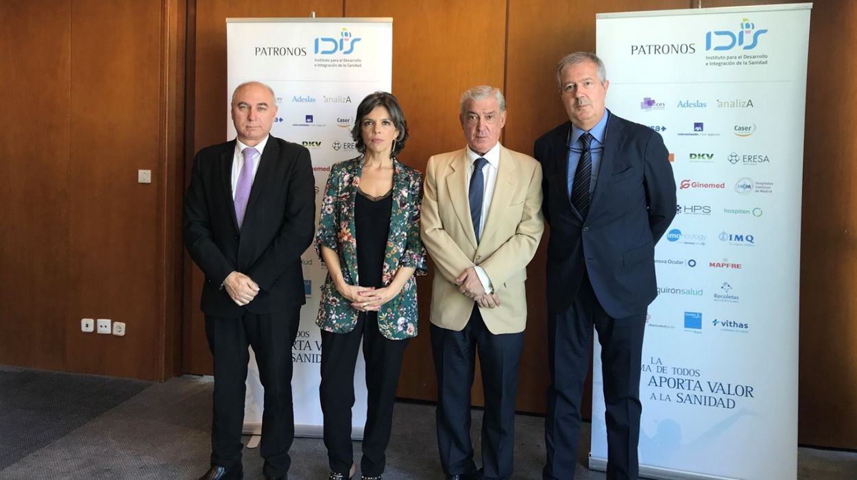 De izq. a dcha.: Antonio Torralba, Marta Villanueva, Félix Bravo y Luis Mayero, presidente de IDIS