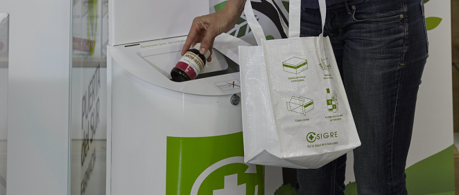 Punto SIGRE en farmacia para el correcto reciclaje de productos farmacéuticos (Foto. SIGRE)
