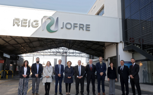 Reig Jofre recibe en su planta de Barcelona al Ministro de Industria y Turismo, Jordi Hereu