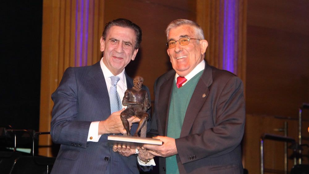 Juan Ignacio Güenechea, presidente del Grupo Cofares y Rafael Martínez Montes, presidente de Farmacéuticos Sin Fronteras.