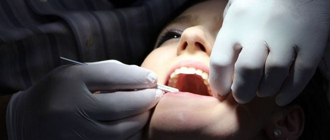 El COEM alerta del riesgo de adquirir tratamientos dentales en internet 
