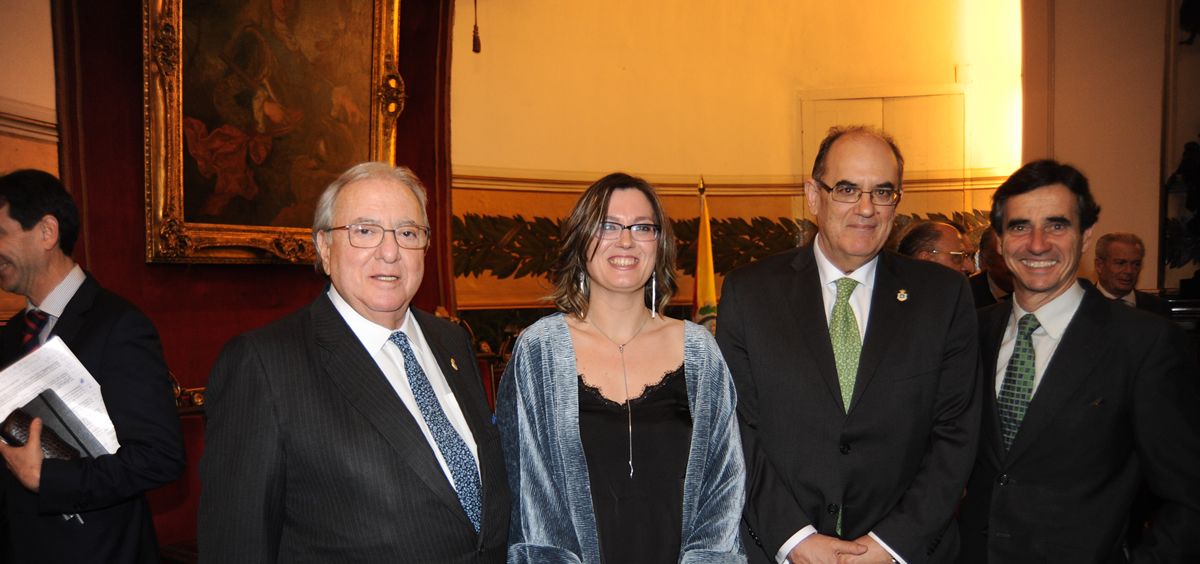 Diego Murillo junto a la ganadora del Premio de Derecho Sanitario.