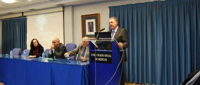 José Tara, delegado de Asisa en Almería, durante la celebración del primer curso 'Papel del Laboratorio en la toma de decisiones clínicas'.