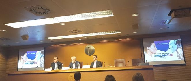 De izq. a dcha.: Alberto Planas, CEO de NEBEXT; Luis Cueto, vicepresidente de Ifema; y Lluis Altés, director de DES, durante la presentación de la tercera edición.