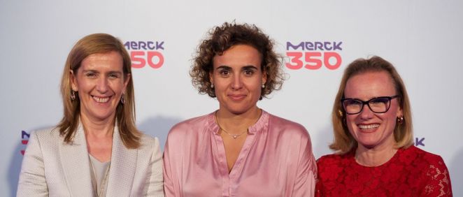 Marieta Jiménez, presidenta y directora general de Merck en España; Dolors Montserrat, ministra de Sanidad, Servicios Sociales e Igualdad, y Belén Garijo, CEO de Merck Healthcare.